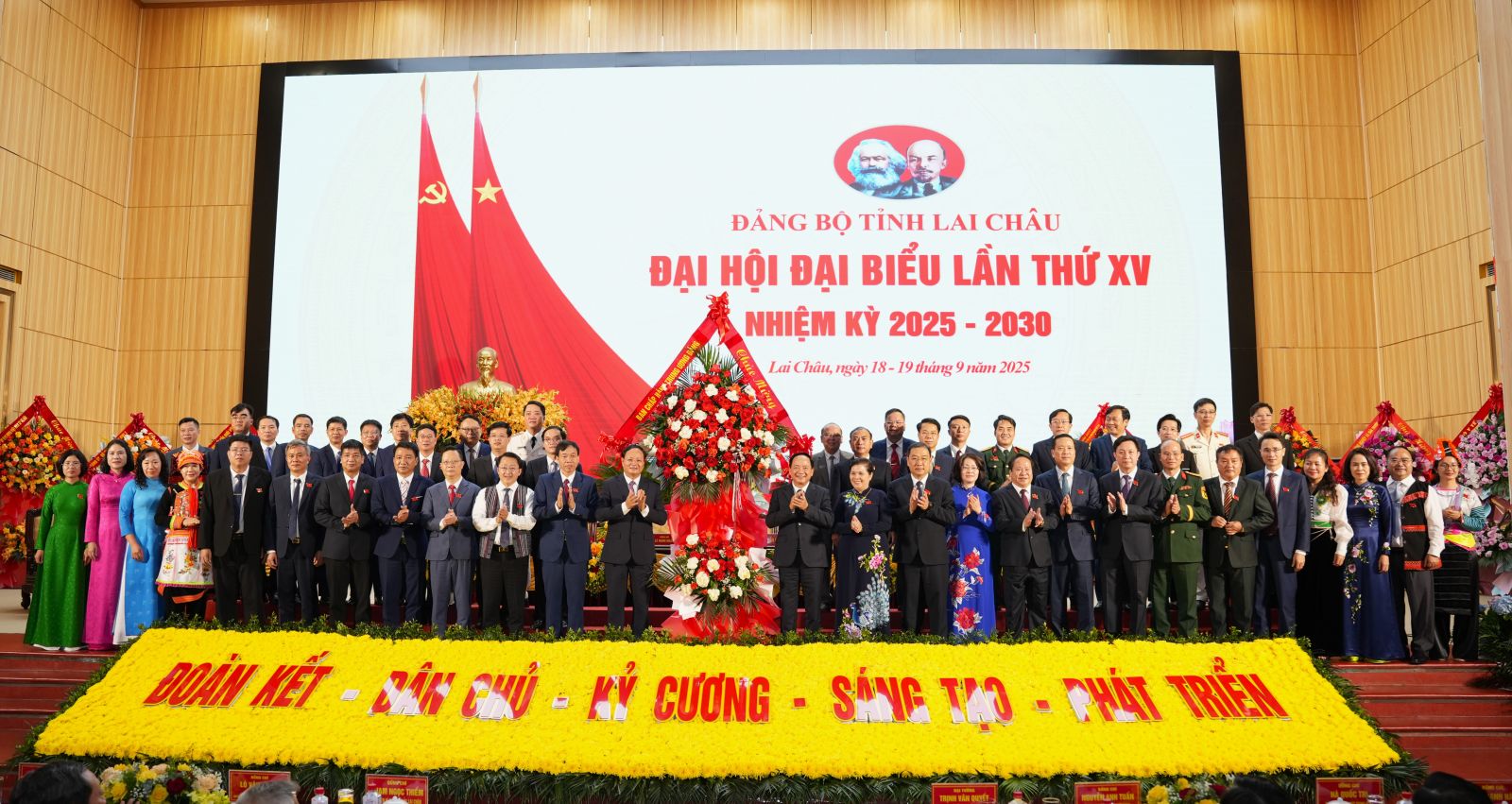 Toàn cảnh Đại hội Đại biểu Đảng bộ tỉnh Lai Châu khóa XV, nhiệm kỳ 2025 - 2030
