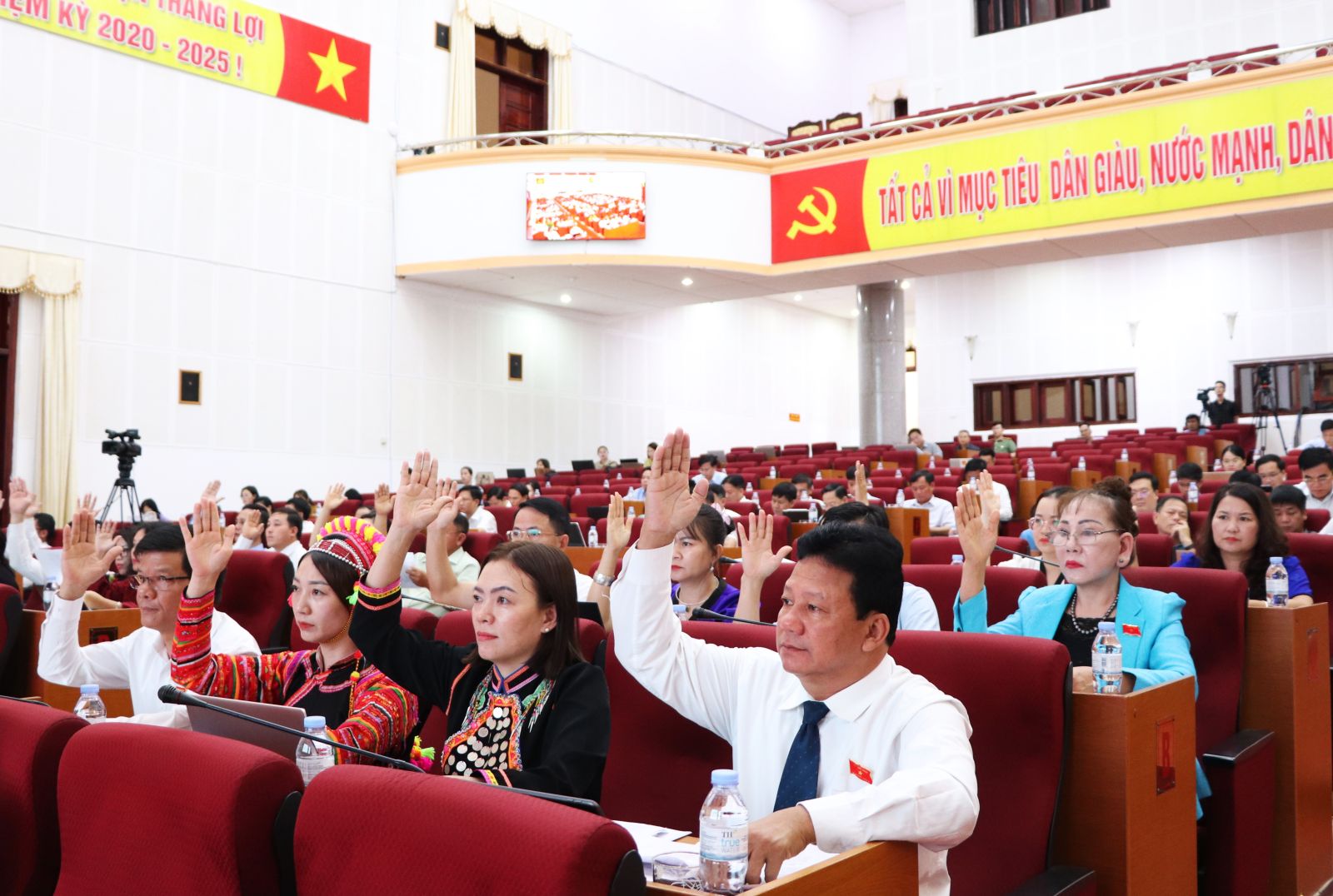 Bế mạc Kỳ họp thứ hai mươi mốt HĐND tỉnh Lai Châu, khóa XV, nhiệm kỳ 2021 - 2026: Thông qua 18 Nghị quyết