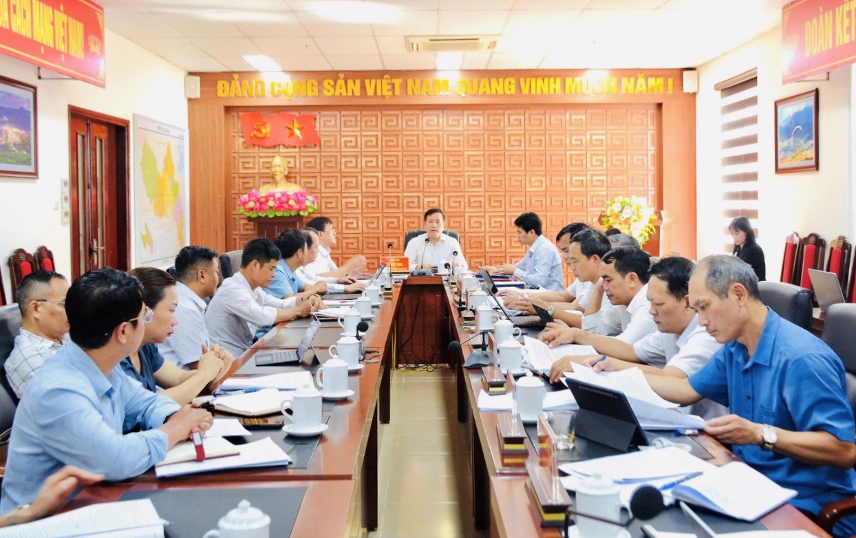 Tổ duyệt văn kiện số 10: Duyệt văn kiện Đại hội Đảng bộ các xã Lê Lợi, Pa Tần