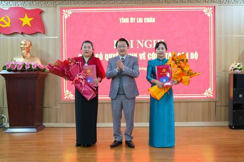 Công bố quyết định điều động Phó Chủ tịch Hội Liên hiệp phụ nữ tỉnh và Phó Chủ tịch Liên đoàn Lao động tỉnh