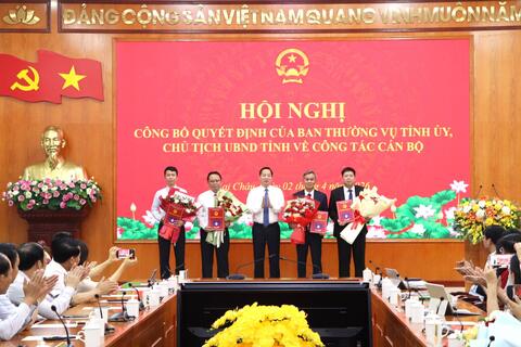 Lai Châu: Công bố các quyết định về công tác cán bộ