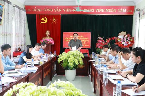 Đồng chí Giàng A Tính - Phó Chủ tịch UBND tỉnh kiểm tra, nắm tình hình công tác tổ chức, hoạt động của xã Khun Há