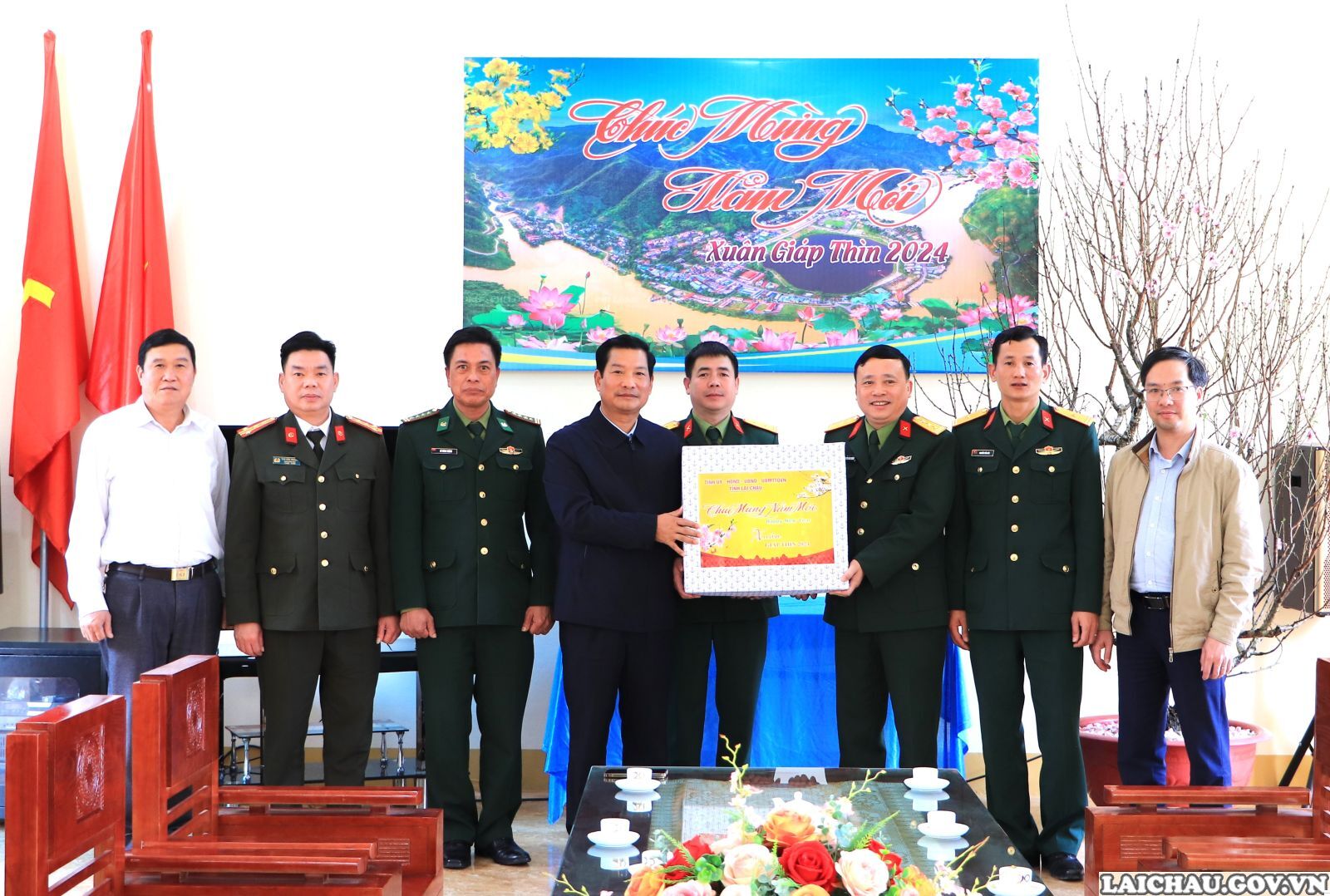 Đoàn công tác của tỉnh thăm, chúc Tết tại huyện Mường Tè