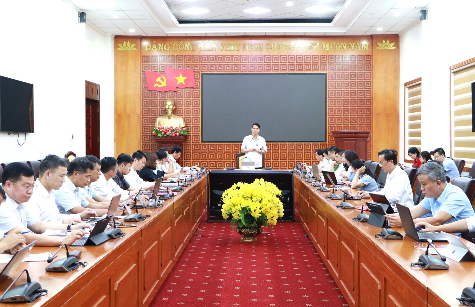 Đại biểu HĐND tỉnh tham gia nhiều ý kiến tại phiên thảo luận tổ