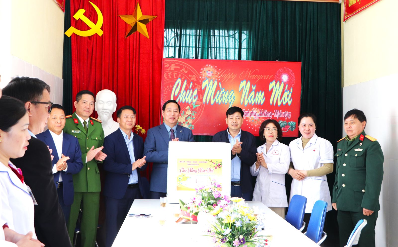 Chủ tịch UBND tỉnh Hà Quang Trung và Đoàn công tác thăm, tặng quà nhân dịp Tết Nguyên đán Bính Ngọ 2026