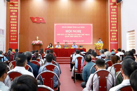 Lai Châu: Đoàn đại biểu Quốc hội tỉnh tiếp xúc cử tri sau Kỳ họp thứ nhất, Quốc hội Khóa XVI tại phường Tân Phong