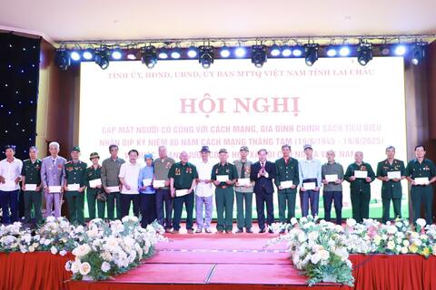 Lai Châu: Gặp mặt người có công với cách mạng, gia đình chính sách tiêu biểu trên địa bàn tỉnh