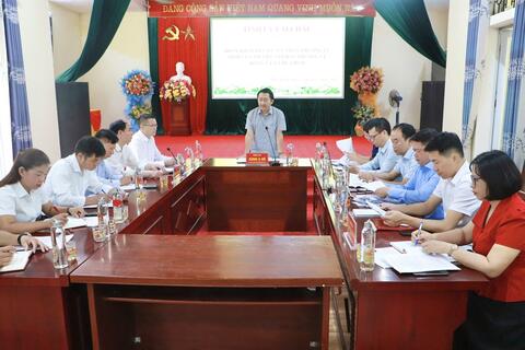 Chủ tịch Ủy ban MTTQ Việt Nam tỉnh làm việc với Ban Thường vụ Đảng ủy xã Hua Bum