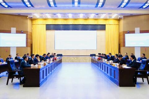 Phó Chủ tịch UBND tỉnh Lai Châu Giàng A Tính Hội đàm với đồng chí Vương Cương - Thị trưởng Chính quyền nhân dân thành phố Phổ Nhĩ, tỉnh Vân Nam, Trung Quốc