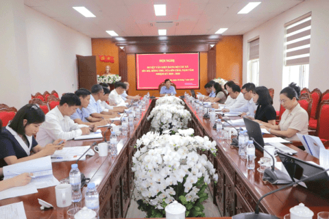 Duyệt văn kiện Đại hội Đảng bộ các xã Tủa Sín Chải, Sìn Hồ