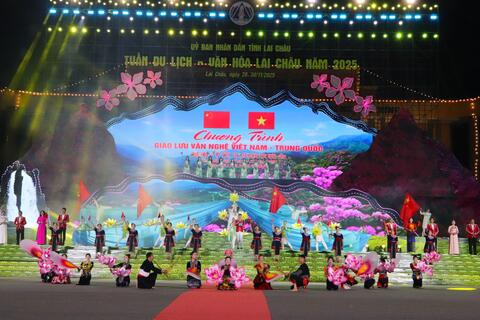 Giao lưu văn nghệ Việt Nam - Trung Quốc: “Biên cương hữu nghị”