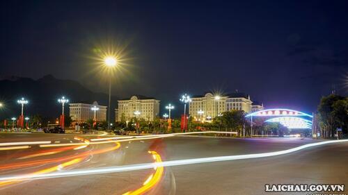Đường ra Khu quảng trường Nhân dân tỉnh và Trung tâm Hành chính - Chính trị tỉnh Lai Châu. (Ảnh: Nguyễn Thắng)