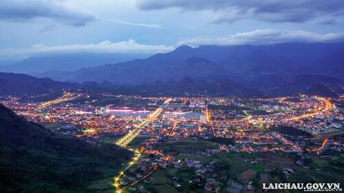 Toàn cảnh thành phố Lai Châu nhìn từ trên cao. (Ảnh: Kim Anh)