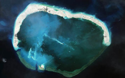 vì sao mỹ chọn đá chữ thập để thực thi quyền đi lại tự do ở biển đông? hình 2 vi sao my chon da chu thap de thuc thi quyen di lai tu do o bien dong? hinh 2