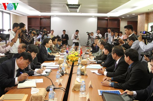 viet nam va campuchia hop ve phan gioi cam moc tren dat lien hinh 1