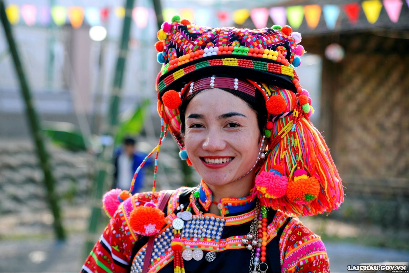 Phụ nữ Hà Nhì rạng rỡ bên trang phục truyền thống.