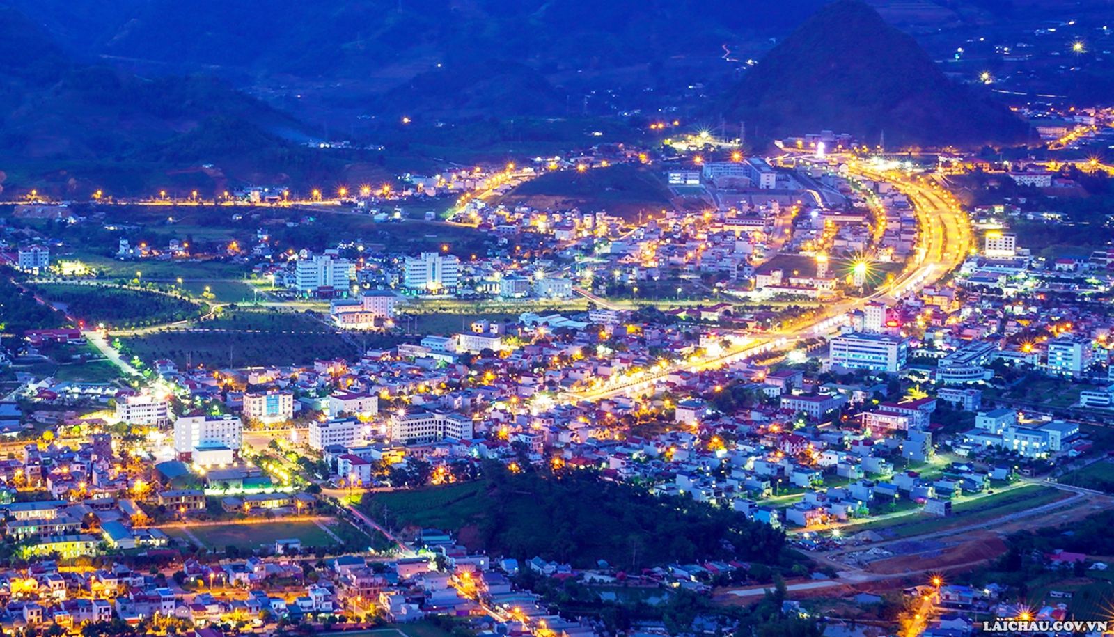 Toàn cảnh thành phố Lai Châu về đêm. (Ảnh: Nguyễn Thắng)