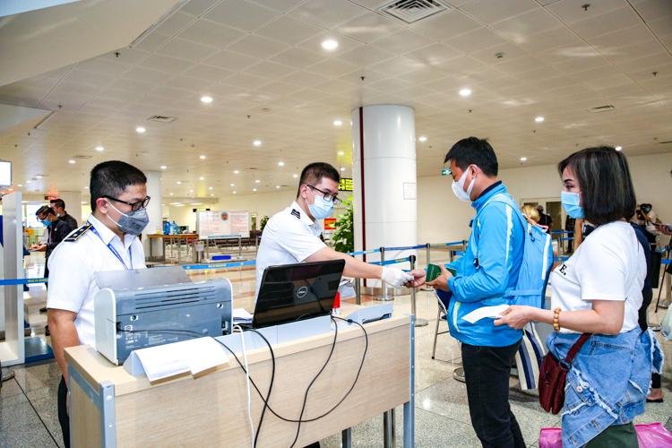 Bộ Y tế: Nguy cơ lây lan ca mắc COVID-19 nhiễm biến chủng Omicron ra cộng đồng rất lớn - Ảnh 1. Bộ Y tế: Nguy cơ lây lan ca mắc COVID-19 nhiễm biến chủng Omicron ra cộng đồng rất lớn - Ảnh 1.