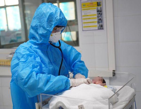 Ca COVID-19 gia tăng, các phụ huynh theo dõi diễn biến khi trẻ là F0 thế nào? - Ảnh 1. Ca COVID-19 gia tăng, các phụ huynh theo dõi diễn biến khi trẻ là F0 thế nào? - Ảnh 1.