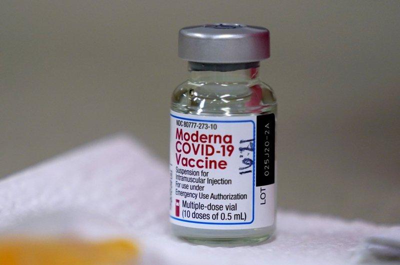 Mới: Bộ Y tế bổ sung liều tiêm 0,25ml đối với vaccine Moderna - Ảnh 1. Mới: Bộ Y tế bổ sung liều tiêm 0,25ml đối với vaccine Moderna - Ảnh 1.