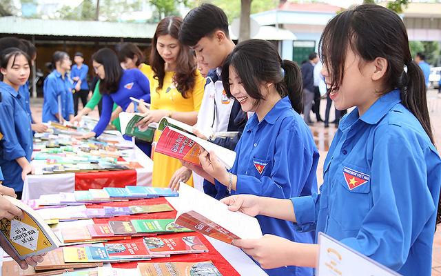 Thúc đẩy văn hóa đọc trong giới trẻ - Ảnh 1. Chương trình "Mỗi thanh niên một cuốn sách làm bạn" được tổ chức nhằm nâng cao nhận thức về giá trị của văn hóa đọc