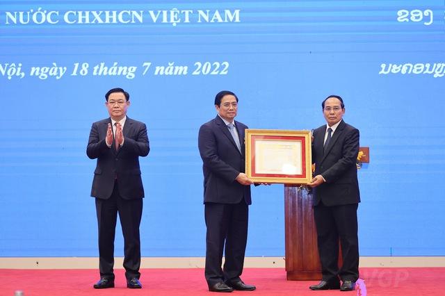 Lãnh đạo cấp cao Việt Nam nhận Huân chương cao quý của Nhà nước Lào - Ảnh 1. Lãnh đạo cấp cao Việt Nam nhận Huân chương cao quý của Nhà nước Lào - Ảnh 1.