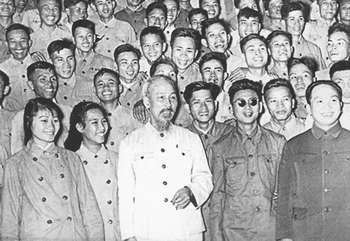 'Bổn phận của chúng ta là thương yêu, giúp đỡ người có công với Tổ quốc' - Ảnh 1. 'Bổn phận của chúng ta là thương yêu, giúp đỡ người có công với Tổ quốc' - Ảnh 1.
