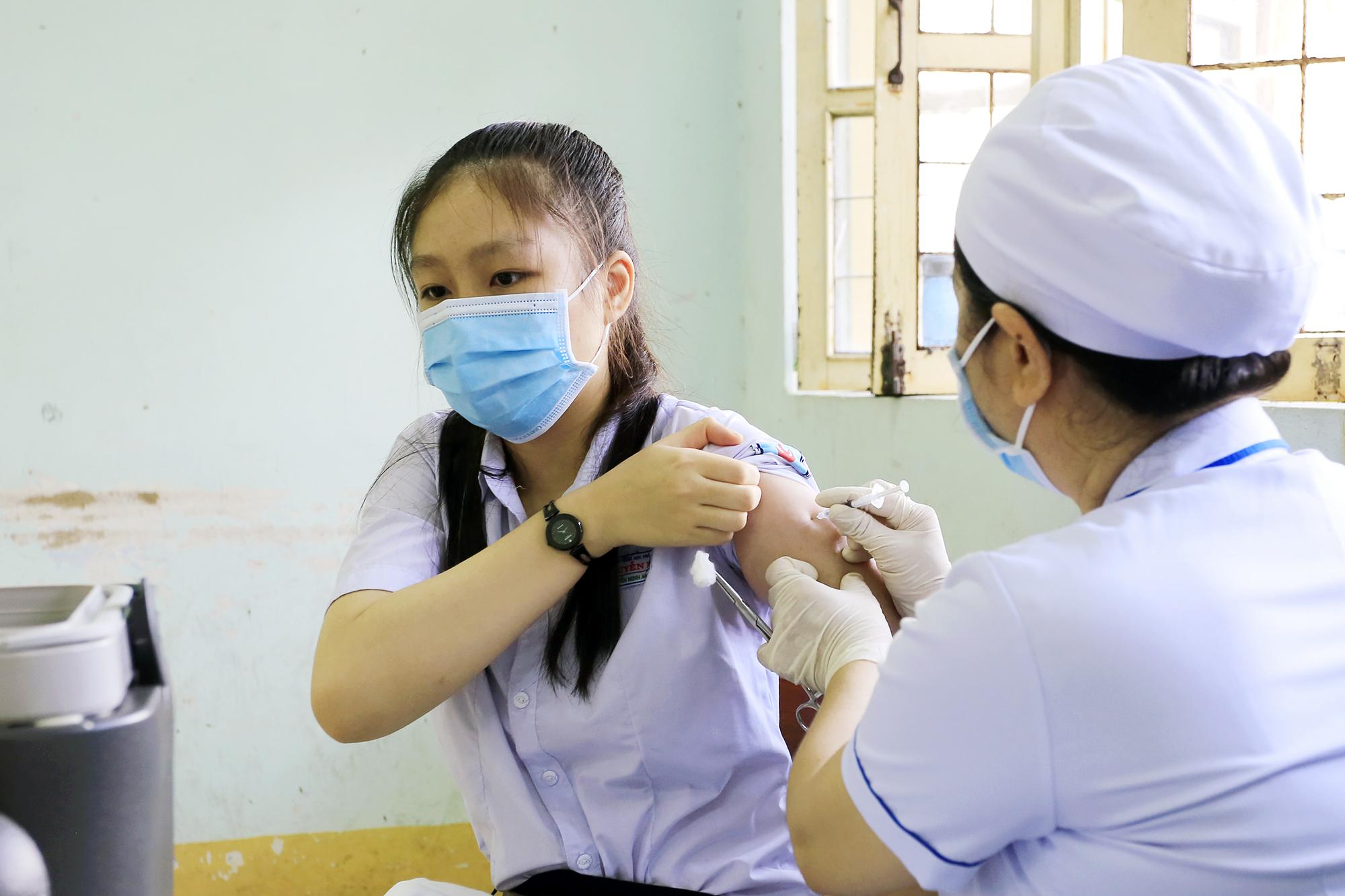 Sáng 17/11: 66 ca COVID-19 nặng thở máy, oxy; những tỉnh, thành nào tiêm vaccine chậm? - Ảnh 1. Sáng 17/11: 66 ca COVID-19 nặng thở máy, oxy; những tỉnh, thành nào tiêm vaccine chậm? - Ảnh 1.