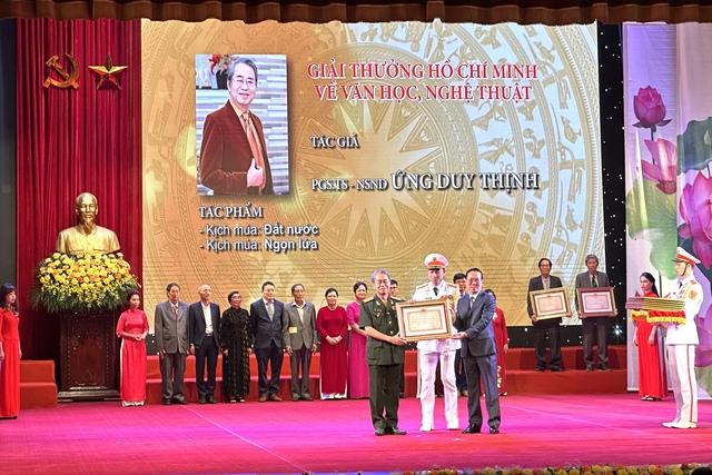 Trao tặng Giải thưởng Hồ Chí Minh, Giải thưởng Nhà nước về văn học, nghệ thuật năm 2022 tặng 128 tác giả, đồng tác giả - Ảnh 3.