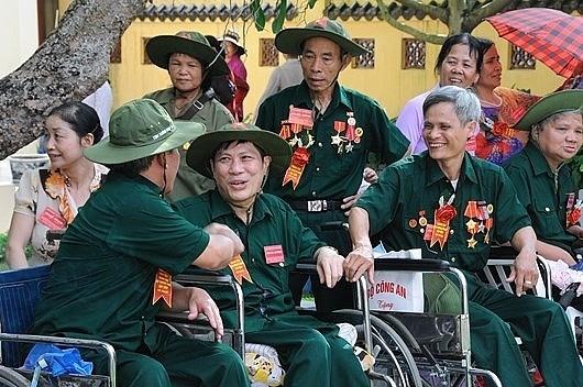 Trình Chủ tịch nước tặng quà cho người có công nhân ngày Thương binh – Liệt sĩ - Ảnh 1. Trình Chủ tịch nước tặng quà cho người có công nhân ngày Thương binh – Liệt sĩ - Ảnh 1.