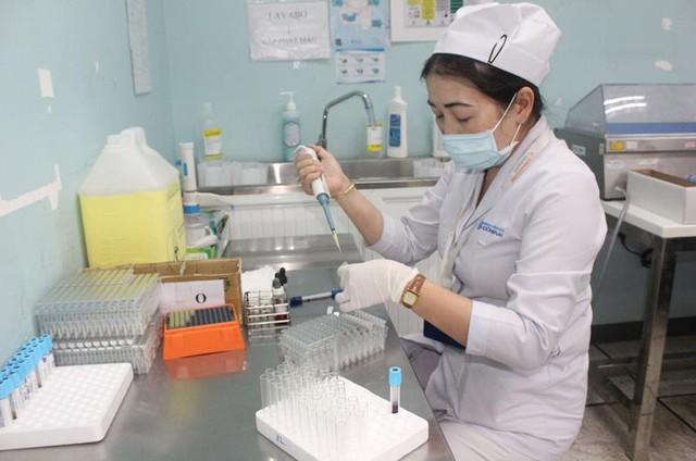 Thủ tướng Chính phủ trả lời chất vấn Đại biểu Quốc hội về chế độ chính sách với cán bộ y tế - Ảnh 1. Thủ tướng Chính phủ trả lời chất vấn Đại biểu Quốc hội về chế độ chính sách với cán bộ y tế - Ảnh 1.