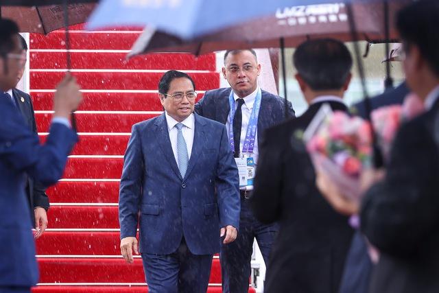 Thủ tướng Phạm Minh Chính tới Trung Quốc, bắt đầu chuyến công tác tham dự Hội chợ CAEXPO và Hội nghị CABIS  - Ảnh 1.