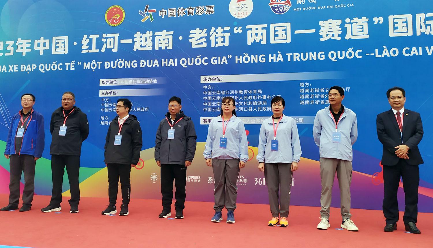 Đoàn đại biểu tỉnh Lào Cai dự Lễ khai mạc giải. 0.jpg