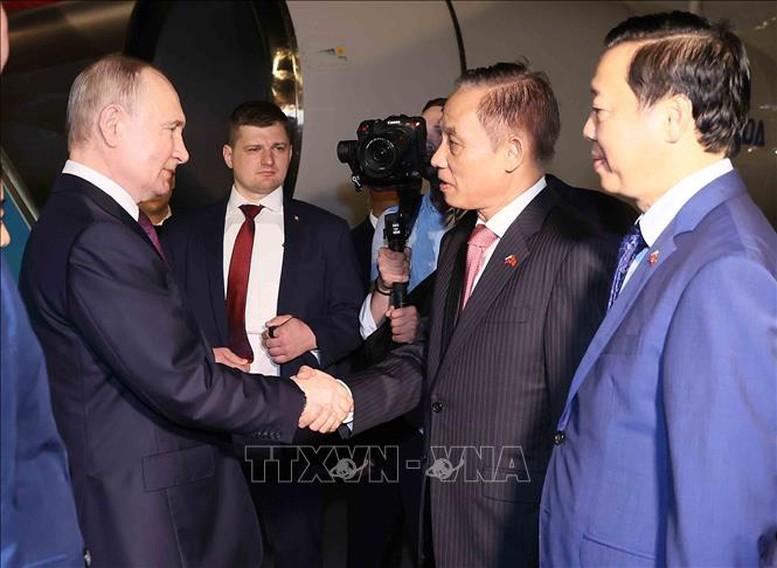 Tổng thống Nga Vladimir Putin đến Hà Nội, bắt đầu thăm cấp Nhà nước tới Việt Nam- Ảnh 3. Tổng thống Nga Vladimir Putin đến Hà Nội, bắt đầu thăm cấp Nhà nước tới Việt Nam- Ảnh 3.
