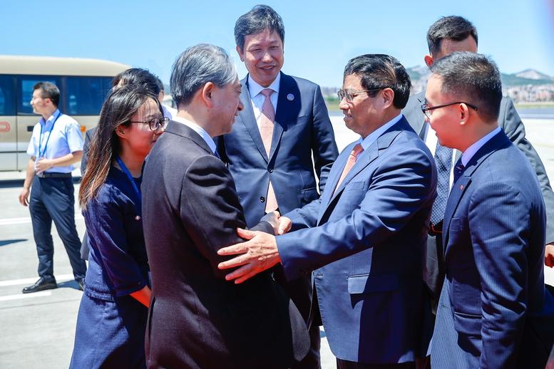 Thủ tướng Phạm Minh Chính tới Đại Liên, bắt đầu tham dự Hội nghị WEF và làm việc tại Trung Quốc- Ảnh 2. Thủ tướng Phạm Minh Chính tới Đại Liên, bắt đầu tham dự Hội nghị WEF và làm việc tại Trung Quốc- Ảnh 2.