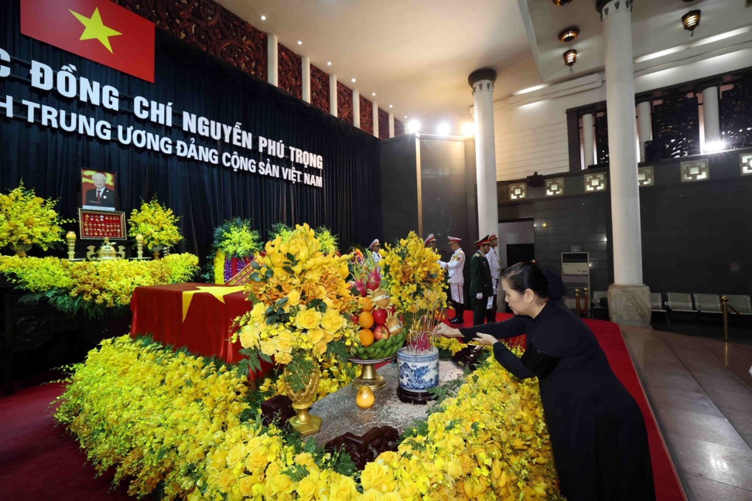 Đoàn lãnh đạo tỉnh Lai Châu dâng hương viếng Tổng Bí thư Nguyễn Phú Trọng