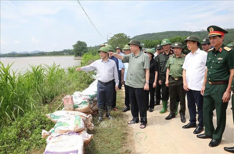 Tổng Bí thư, Chủ tịch nước Tô Lâm kiểm tra công tác phòng, chống lụt bão tại Tuyên Quang- Ảnh 2.