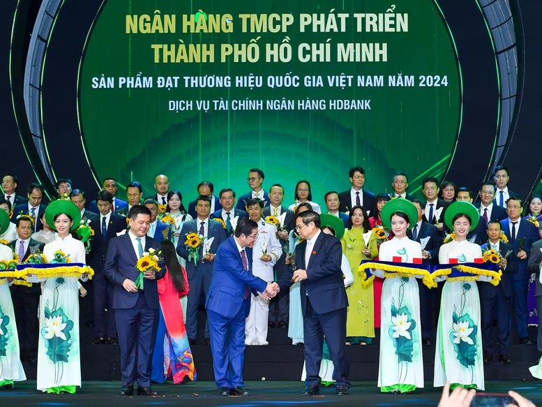 Thủ tướng: Tập trung tháo gỡ điểm nghẽn thể chế, kiên quyết, kiên trì, dứt khoát xóa bỏ cơ chế 'xin - cho', sách nhiễu- Ảnh 7.