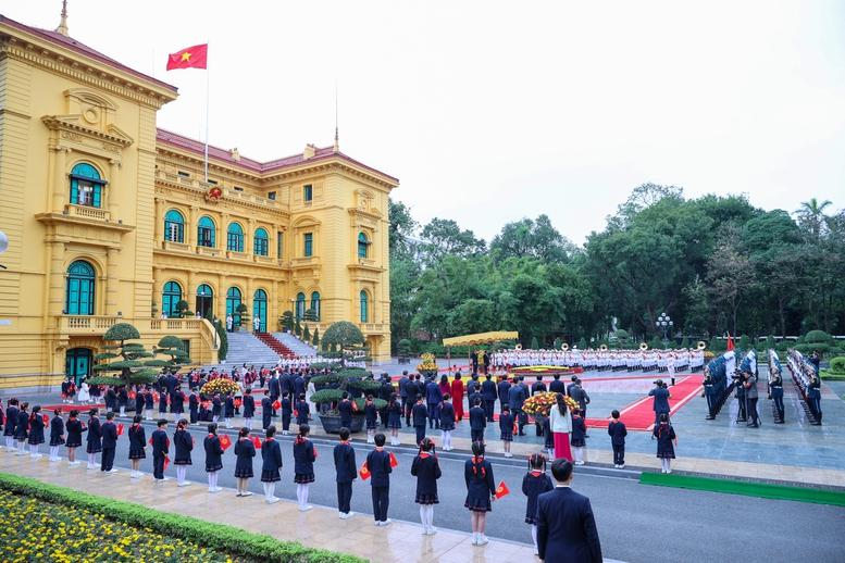 Thủ tướng Phạm Minh Chính chủ trì lễ đón chính thức Thủ tướng Kyrgyzstan- Ảnh 3.