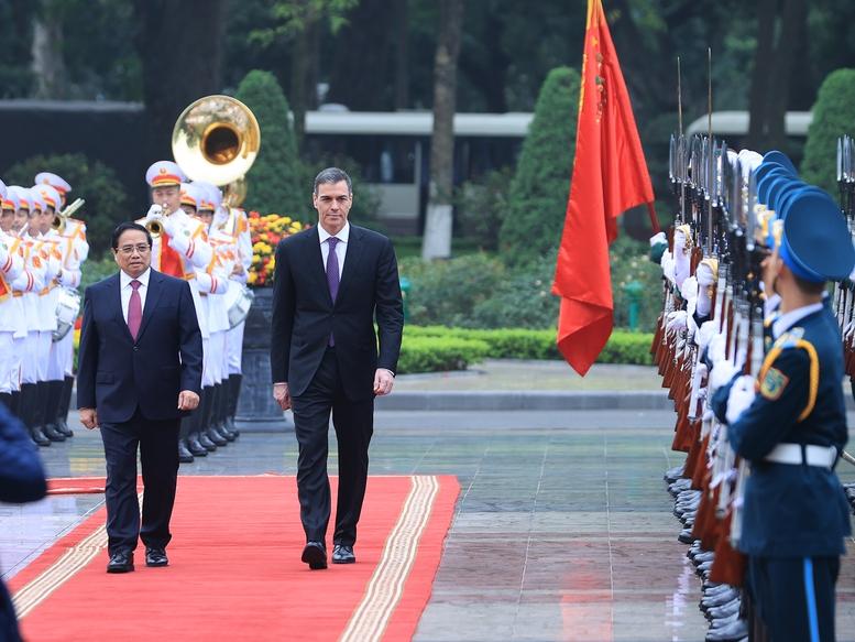 Thủ tướng Tây Ban Nha Pedro Sánchez kết thúc chuyến thăm chính thức Việt Nam- Ảnh 1. Thủ tướng Tây Ban Nha Pedro Sánchez kết thúc chuyến thăm chính thức Việt Nam- Ảnh 1.