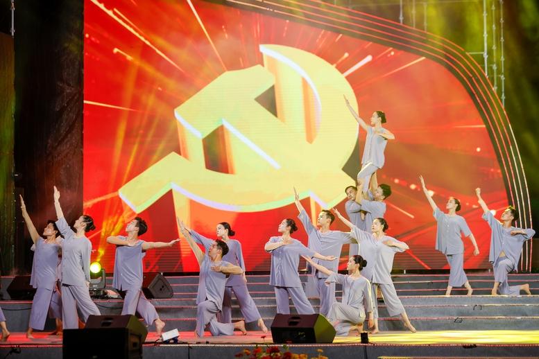 Thủ tướng: Kỷ niệm 50 năm ngày giải phóng Côn Đảo, quyết tâm lập những kỳ tích mới, hào hùng và oanh liệt hơn- Ảnh 4. Thủ tướng: Kỷ niệm 50 năm ngày giải phóng Côn Đảo, quyết tâm lập những kỳ tích mới, hào hùng và oanh liệt hơn- Ảnh 4.