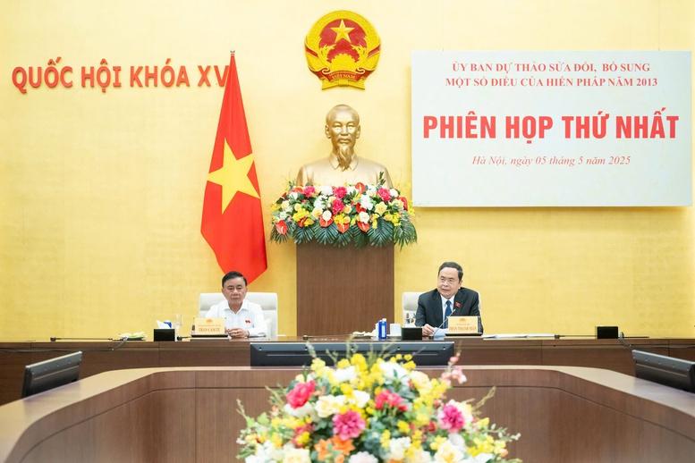 Lấy ý kiến nhân dân về dự thảo Nghị quyết sửa đổi, bổ sung một số điều của Hiến pháp năm 2013- Ảnh 1. Lấy ý kiến nhân dân về dự thảo Nghị quyết sửa đổi, bổ sung một số điều của Hiến pháp năm 2013- Ảnh 1.