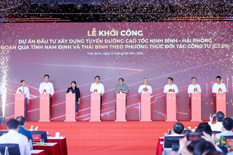 Thủ tướng dự lễ khởi công tuyến cao tốc huyết mạch qua Thái Bình, Nam Định- Ảnh 6.