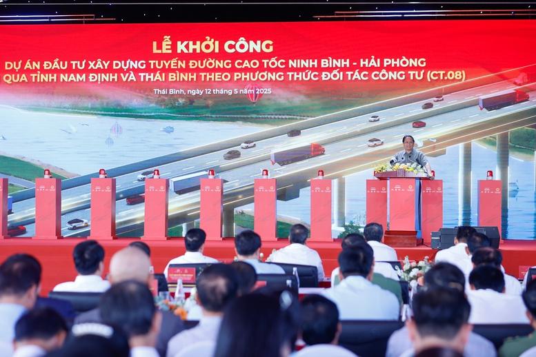 Thủ tướng dự lễ khởi công tuyến cao tốc huyết mạch qua Thái Bình, Nam Định- Ảnh 3. Thủ tướng dự lễ khởi công tuyến cao tốc huyết mạch qua Thái Bình, Nam Định- Ảnh 3.