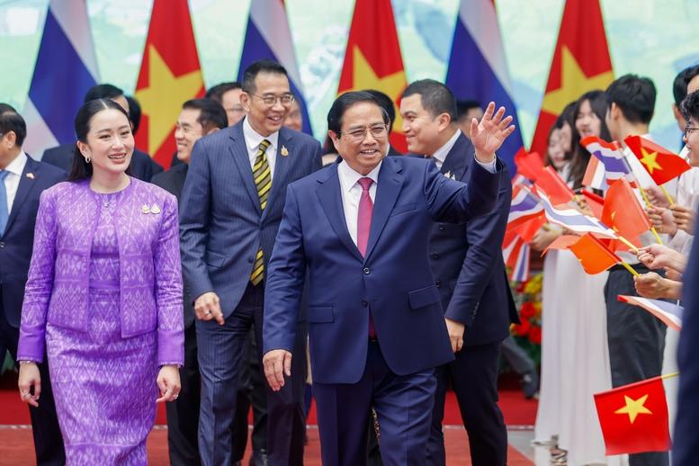 Việt Nam, Thái Lan nâng cấp quan hệ: Cam kết chiến lược, bước tiến đột phá mới- Ảnh 1. Việt Nam, Thái Lan nâng cấp quan hệ: Cam kết chiến lược, bước tiến đột phá mới- Ảnh 1.