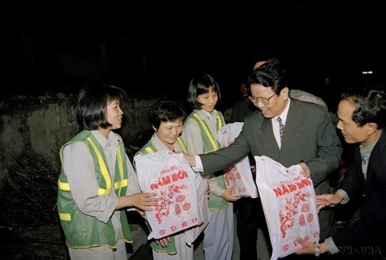 ĐỒNG CHÍ TRẦN ĐỨC LƯƠNG - NHÀ LÃNH ĐẠO CÓ NHIỀU ĐÓNG GÓP QUAN TRỌNG CHO SỰ NGHIỆP ĐỔI MỚI, PHÁT TRIỂN ĐẤT NƯỚC VÀ BẢO VỆ TỔ QUỐC- Ảnh 6.