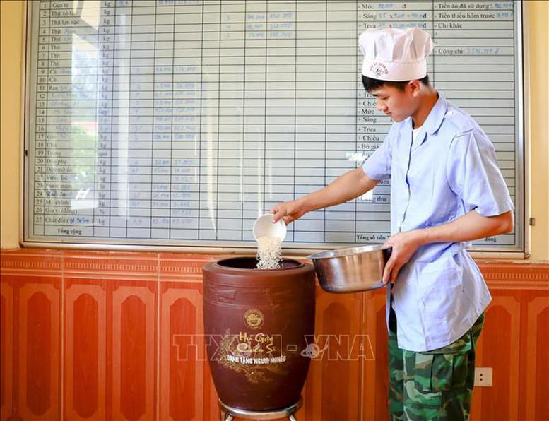 THỰC HÀNH TIẾT KIỆM- Ảnh 4. THỰC HÀNH TIẾT KIỆM- Ảnh 4.