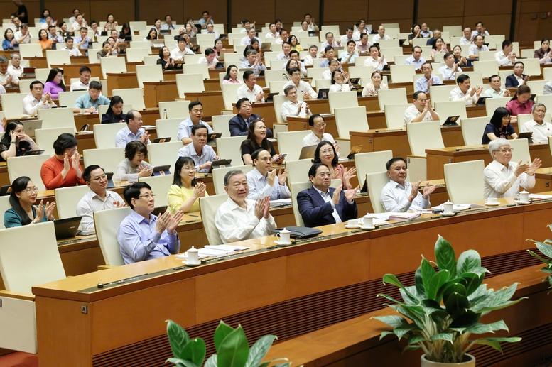 Quốc hội chính thức thông qua Nghị quyết sửa đổi, bổ sung một số điều của Hiến pháp năm 2013- Ảnh 1.