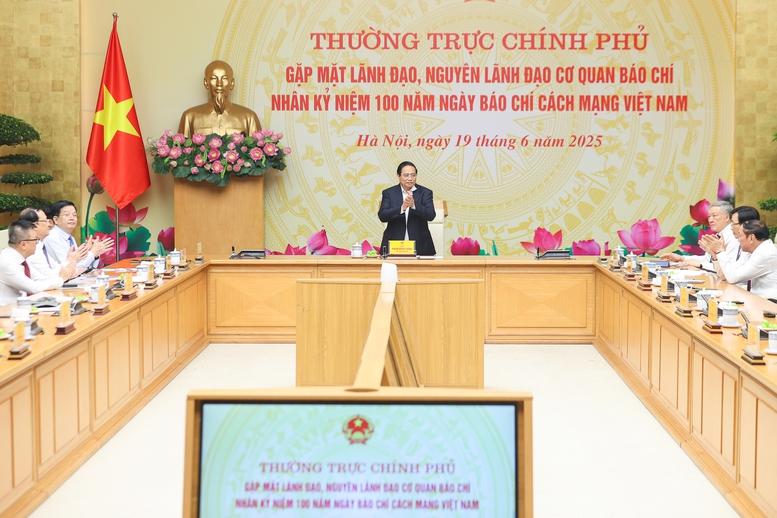 Thủ tướng: Báo chí cách mạng tiếp tục phát huy truyền thống trăm năm với 'tâm sáng - lòng trong - bút sắc'- Ảnh 1. Thủ tướng: Báo chí cách mạng tiếp tục phát huy truyền thống trăm năm với 'tâm sáng - lòng trong - bút sắc'- Ảnh 1.