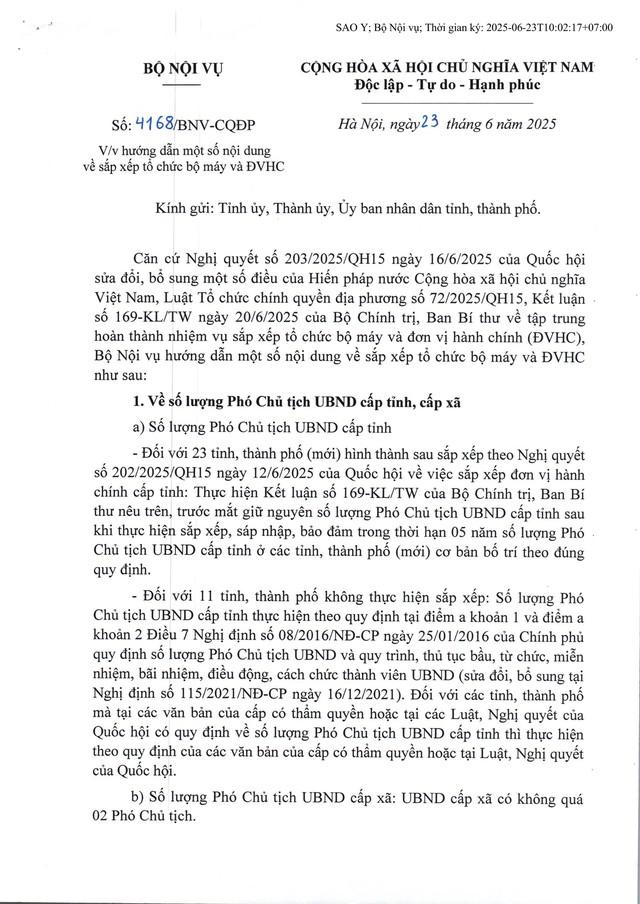 Công văn 4168/BNV-CQĐ: Hướng dẫn nhân sự UBND cấp tỉnh, cấp xã; Quy chế làm việc mẫu của UBND cấp xã (mới)...- Ảnh 1.